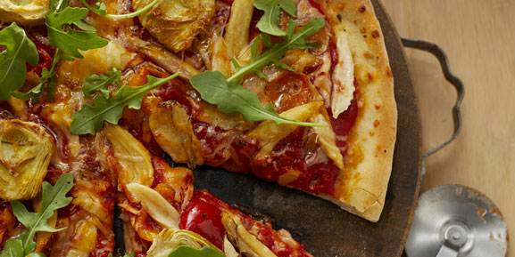 Recette du mois : Pizza au poulet et aux petits légumes marinés