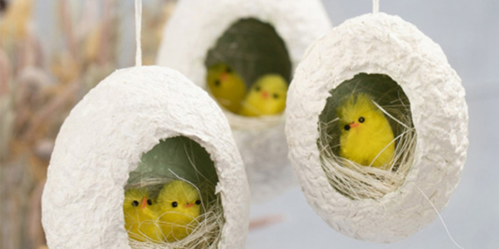 Œufs de Pacques suspendus