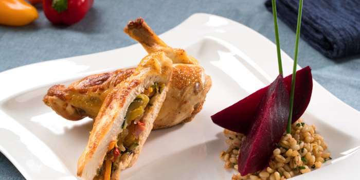 Recette du mois :  Suprêmes de poulet farcis aux légumes et lardons, salade de betterave et blé